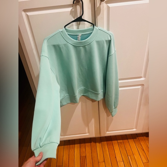 Lululemon Wild Mint, Perfectly Oversized Cropped Crew, NEW condition - Picture 5 of 5